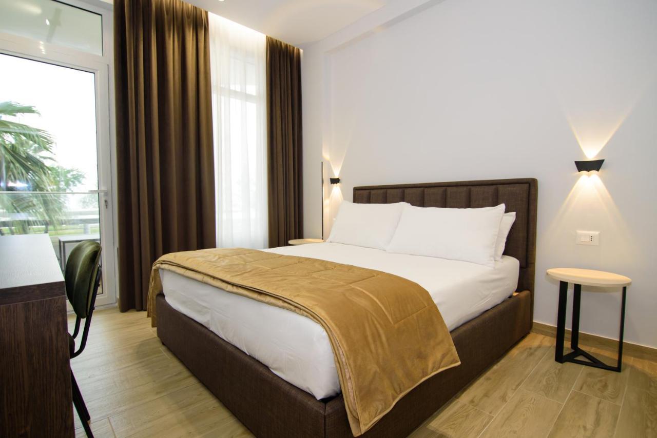 Palm Side Hotel Vlorë Chambre photo